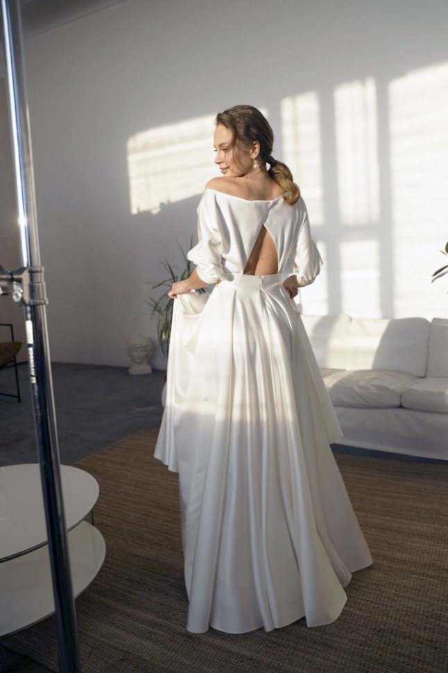 Атласное платье невесты