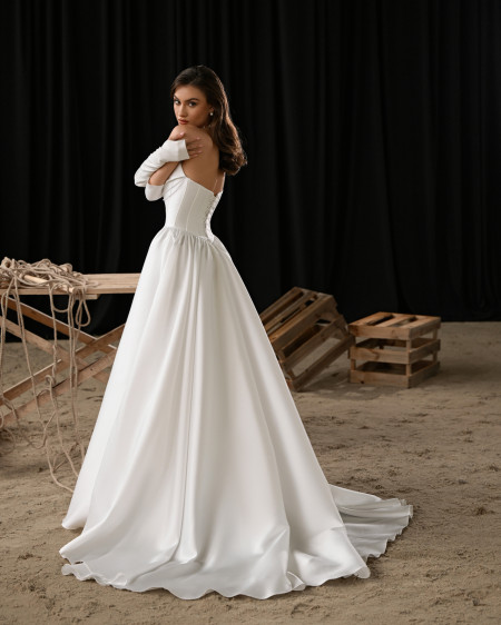 Свадебное платье с перчатками